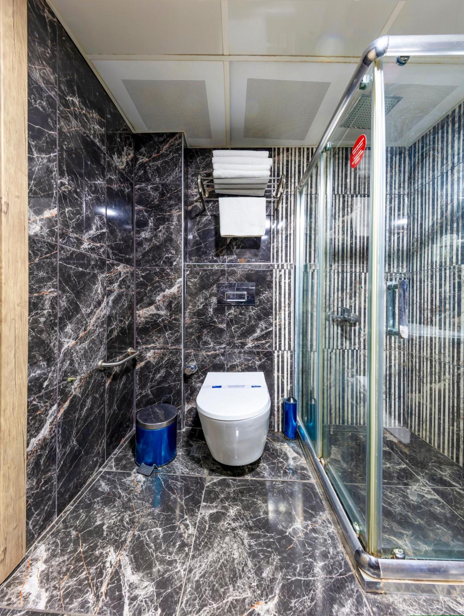Dem Airport Otel 4*