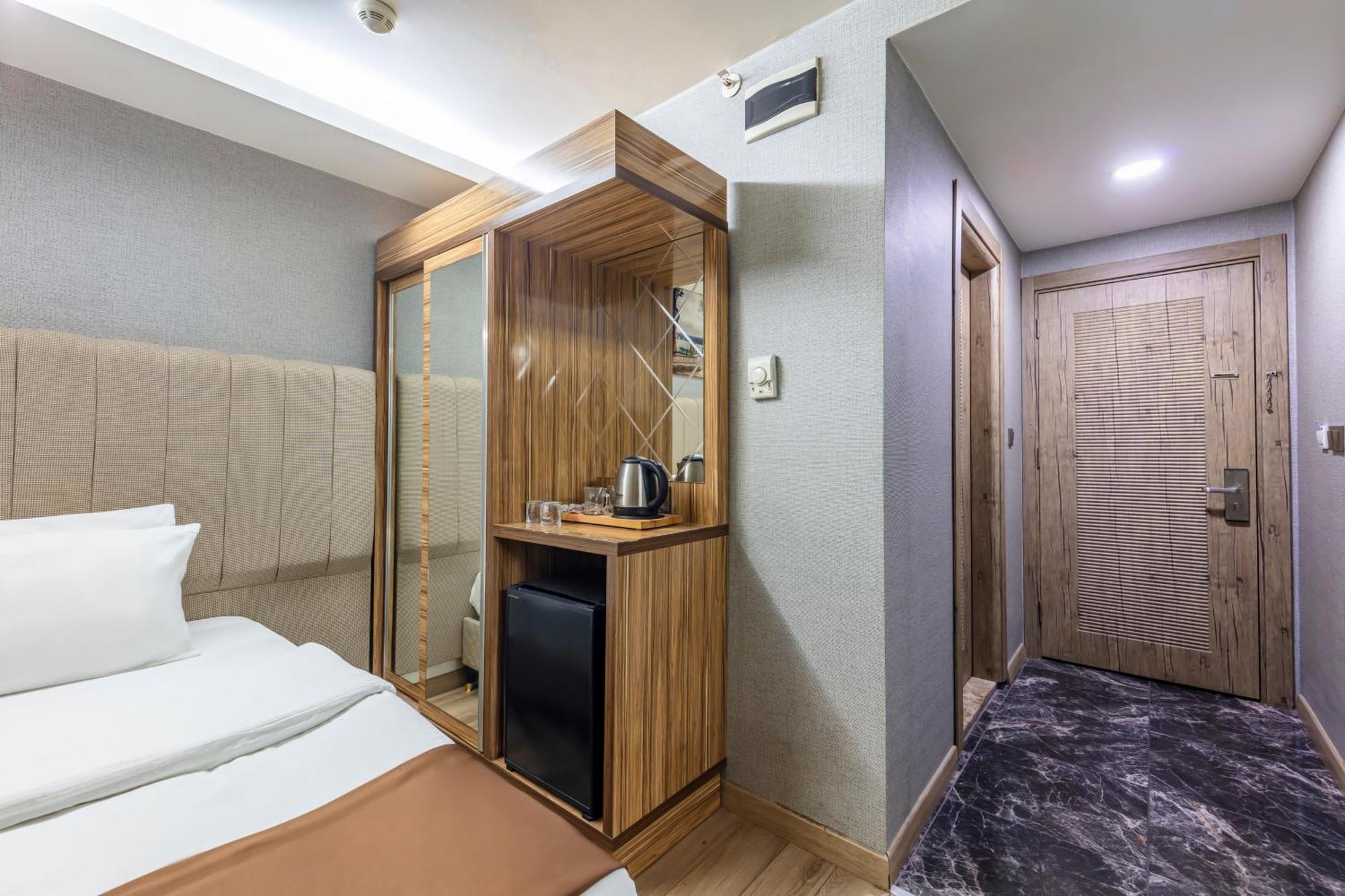 Dem Airport Otel